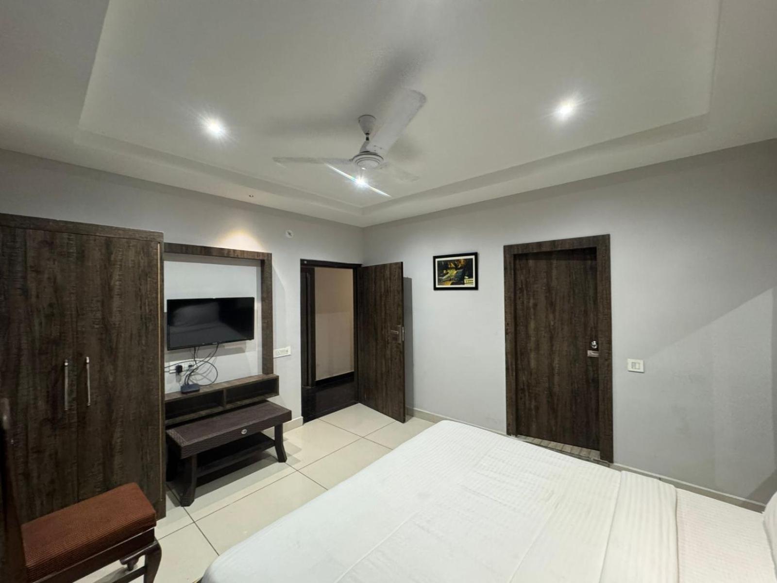 Hotel Pearl Inn Rudrapur Exterior photo