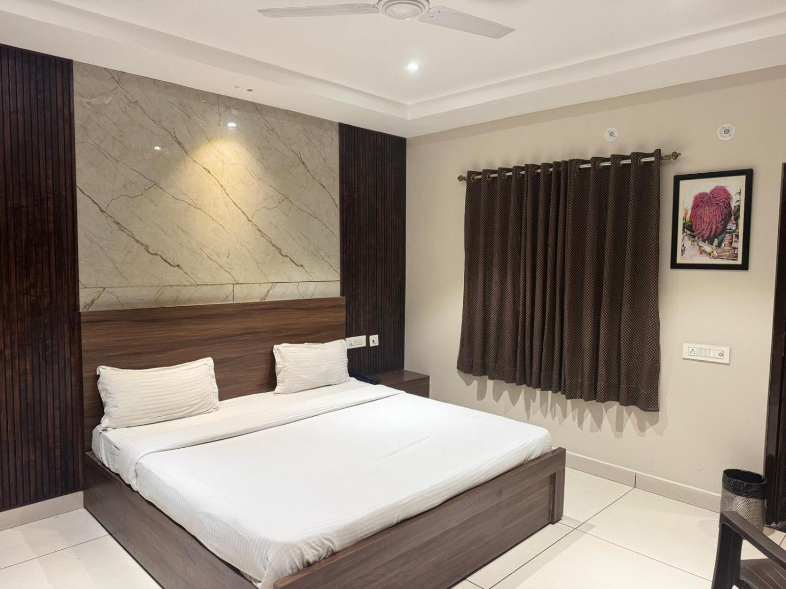 Hotel Pearl Inn Rudrapur Exterior photo