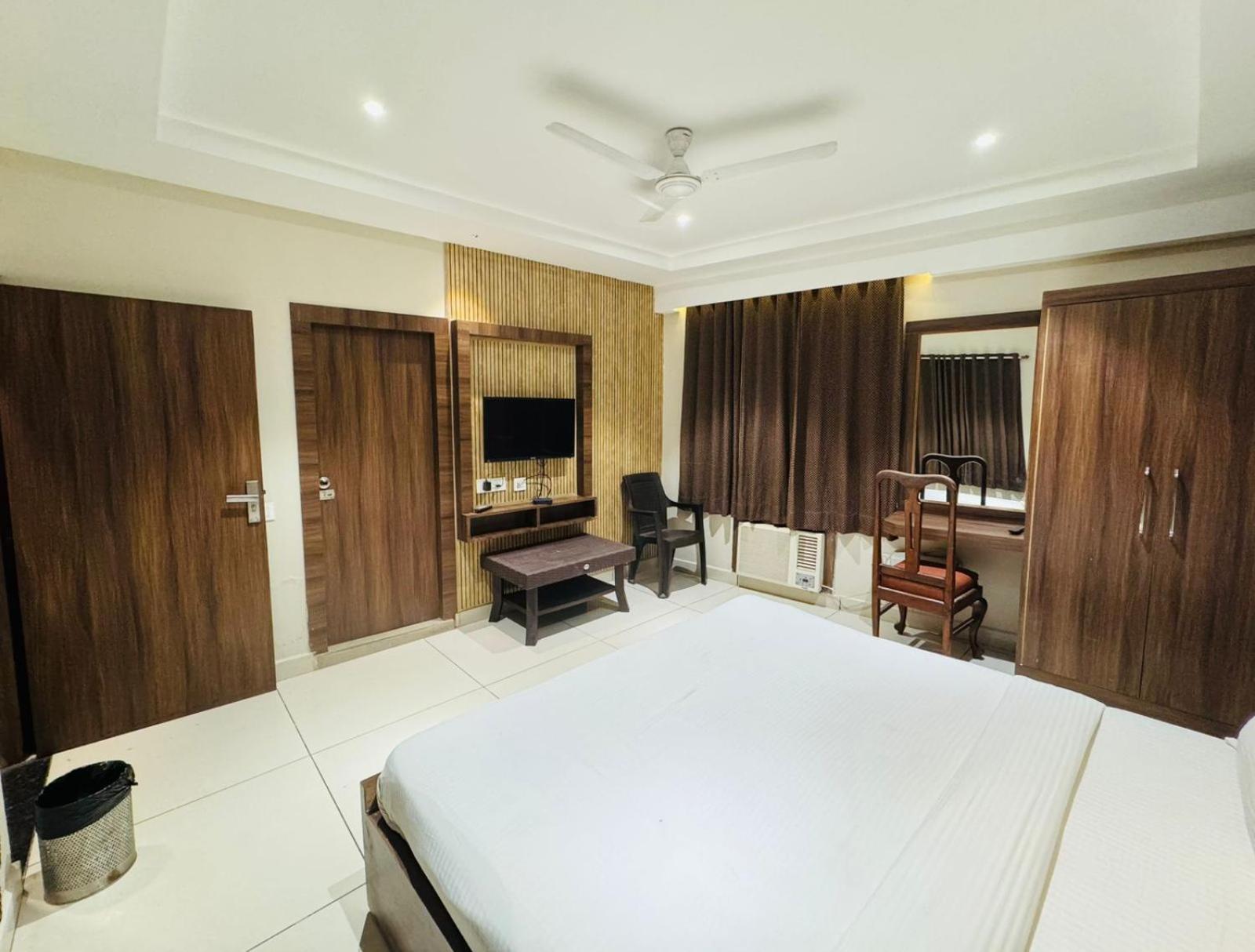 Hotel Pearl Inn Rudrapur Exterior photo
